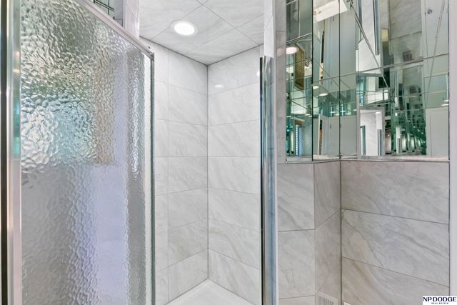 8731 Douglas Street, Omaha, NE 68114