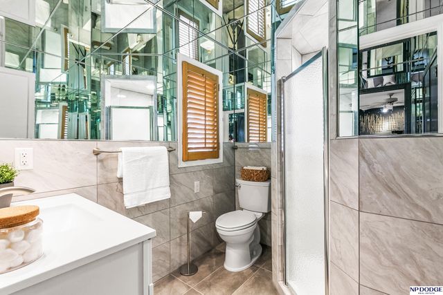 8731 Douglas Street, Omaha, NE 68114