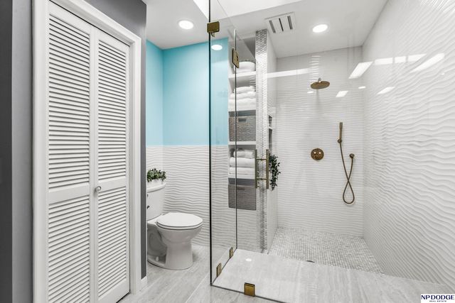 8731 Douglas Street, Omaha, NE 68114