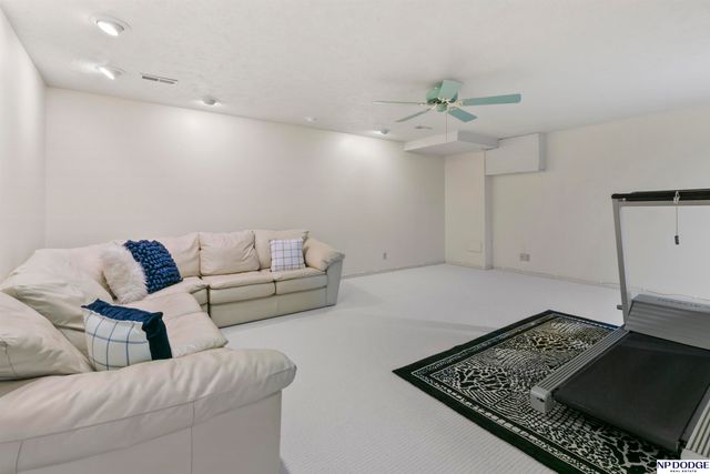 8731 Douglas Street, Omaha, NE 68114