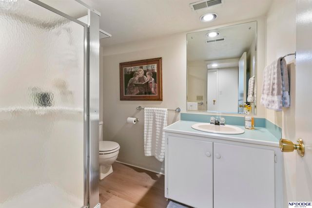 8731 Douglas Street, Omaha, NE 68114