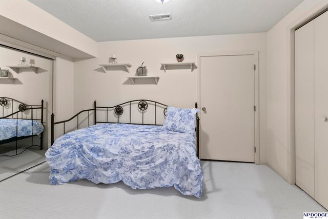 8731 Douglas Street, Omaha, NE 68114