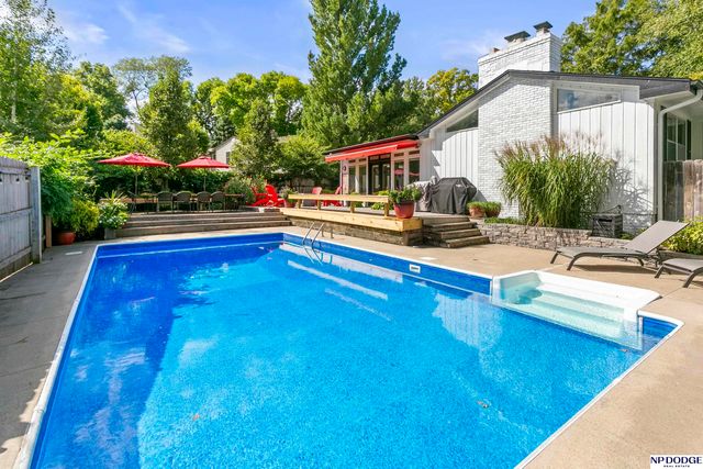 8731 Douglas Street, Omaha, NE 68114