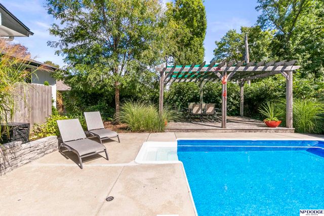 8731 Douglas Street, Omaha, NE 68114