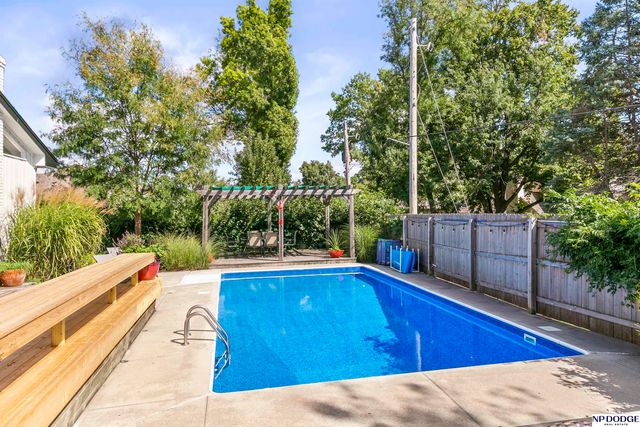 8731 Douglas Street, Omaha, NE 68114