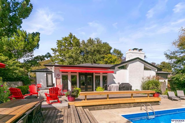 8731 Douglas Street, Omaha, NE 68114