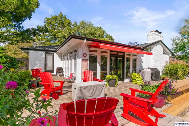 8731 Douglas Street, Omaha, NE 68114