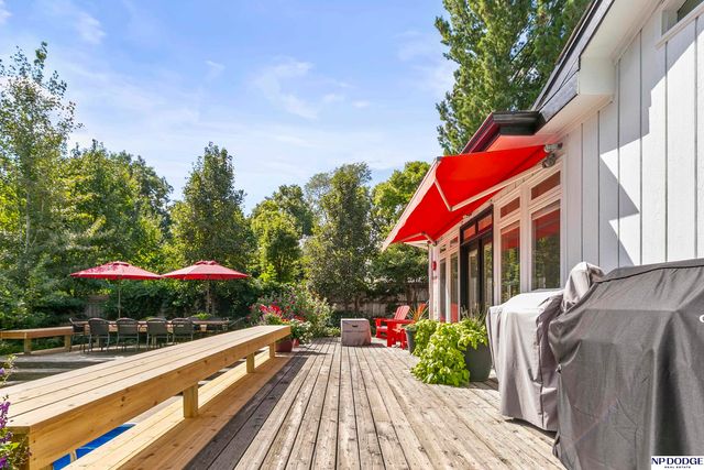 8731 Douglas Street, Omaha, NE 68114