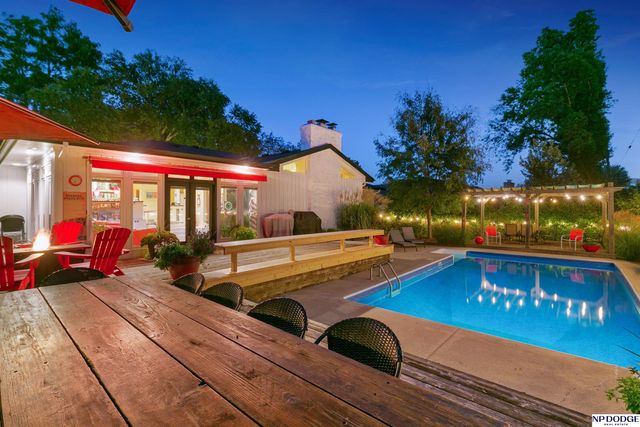 8731 Douglas Street, Omaha, NE 68114