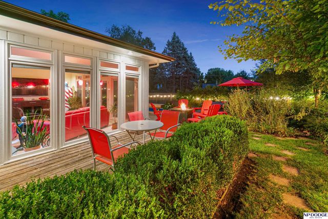 8731 Douglas Street, Omaha, NE 68114