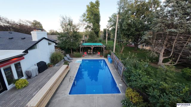 8731 Douglas Street, Omaha, NE 68114