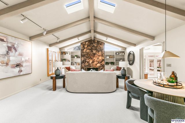 8731 Douglas Street, Omaha, NE 68114