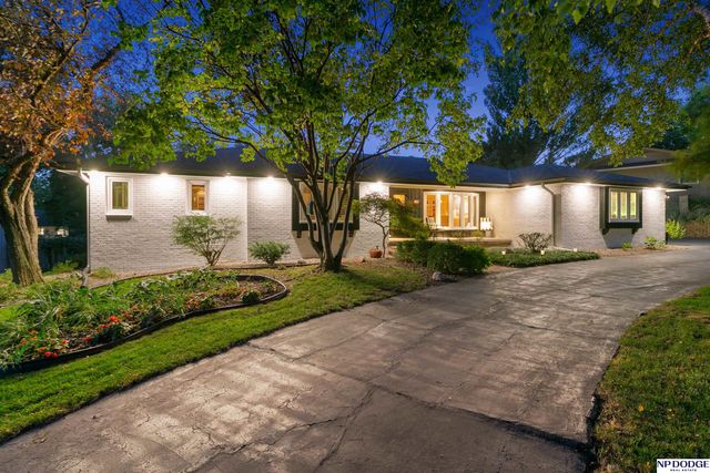 8731 Douglas Street, Omaha, NE 68114