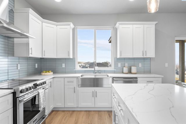 3850 Orchard Street, West Richland, WA 99353