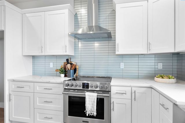 3850 Orchard Street, West Richland, WA 99353