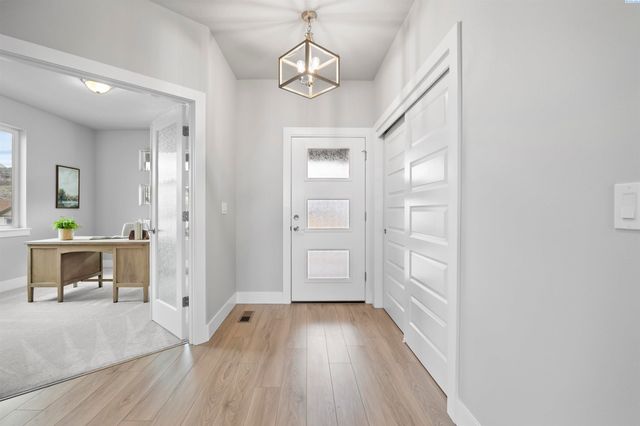 3850 Orchard Street, West Richland, WA 99353