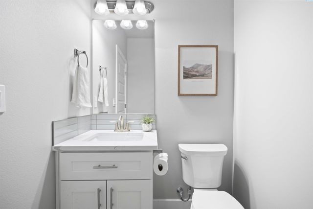 3850 Orchard Street, West Richland, WA 99353