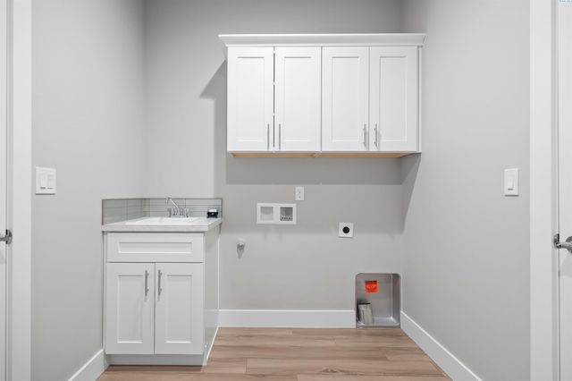 3850 Orchard Street, West Richland, WA 99353