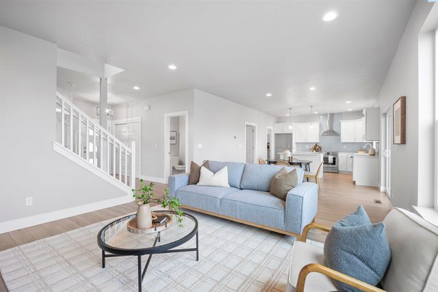 3850 Orchard Street, West Richland, WA 99353