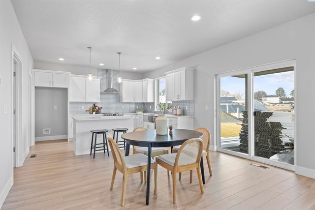 3850 Orchard Street, West Richland, WA 99353