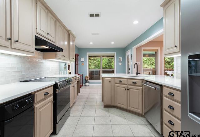 15988 Rocky Ridge Rd, Bullard, TX 75757