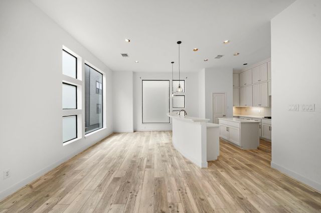 906 Reinerman Street, Houston, TX 77007