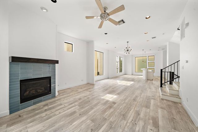 906 Reinerman Street, Houston, TX 77007