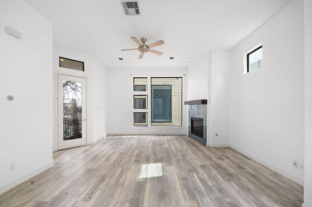 906 Reinerman Street, Houston, TX 77007