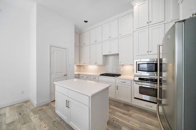 906 Reinerman Street, Houston, TX 77007