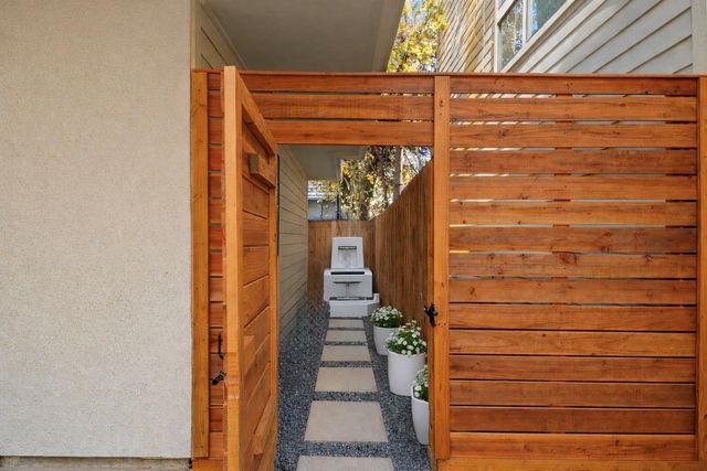 906 Reinerman Street, Houston, TX 77007