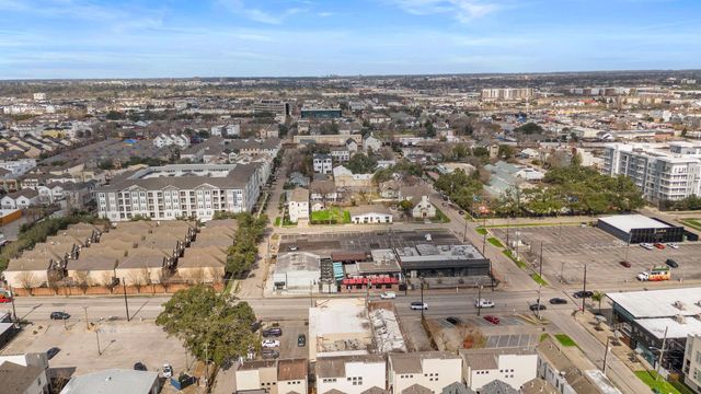 906 Reinerman Street, Houston, TX 77007