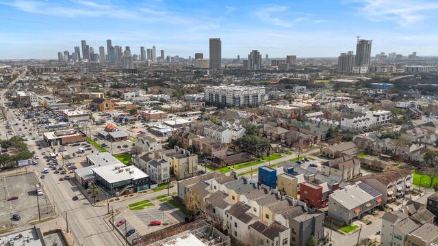 906 Reinerman Street, Houston, TX 77007