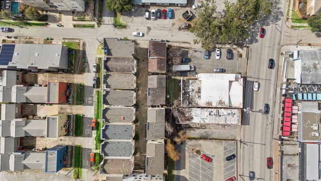 906 Reinerman Street, Houston, TX 77007