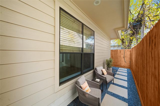 906 Reinerman Street, Houston, TX 77007