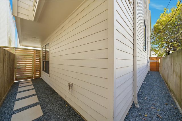 906 Reinerman Street, Houston, TX 77007