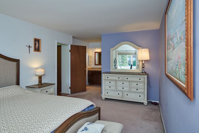 502 W HUNTINGTON COMMONS Road 238, Mount Prospect, IL 60056