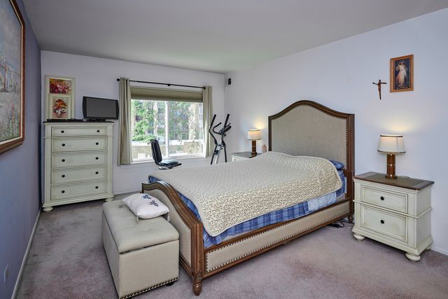 502 W HUNTINGTON COMMONS Road 238, Mount Prospect, IL 60056