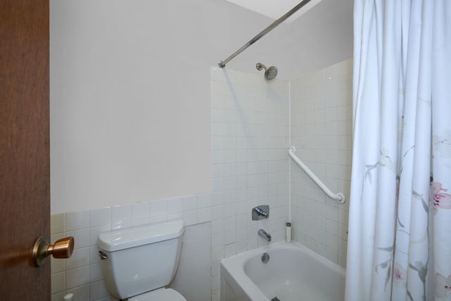 502 W HUNTINGTON COMMONS Road 238, Mount Prospect, IL 60056