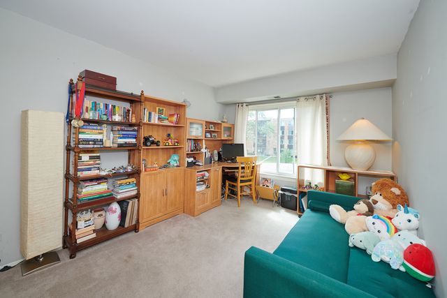 502 W HUNTINGTON COMMONS Road 238, Mount Prospect, IL 60056