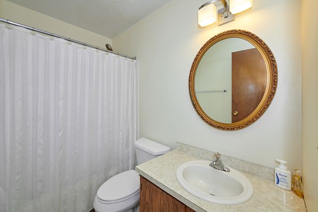 502 W HUNTINGTON COMMONS Road 238, Mount Prospect, IL 60056