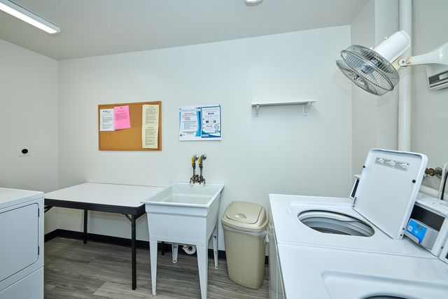 502 W HUNTINGTON COMMONS Road 238, Mount Prospect, IL 60056