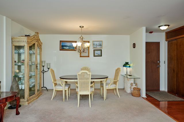 502 W HUNTINGTON COMMONS Road 238, Mount Prospect, IL 60056