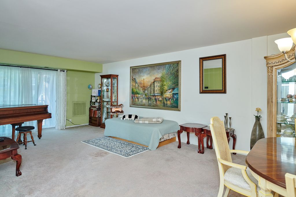 502 W HUNTINGTON COMMONS Road 238, Mount Prospect, IL 60056 — photo 4