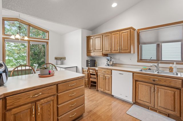 2707 Parkview Drive S, Fargo, ND 58103