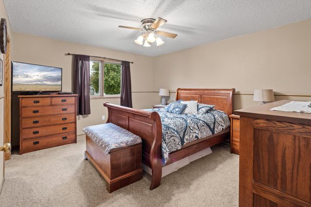 2707 Parkview Drive S, Fargo, ND 58103