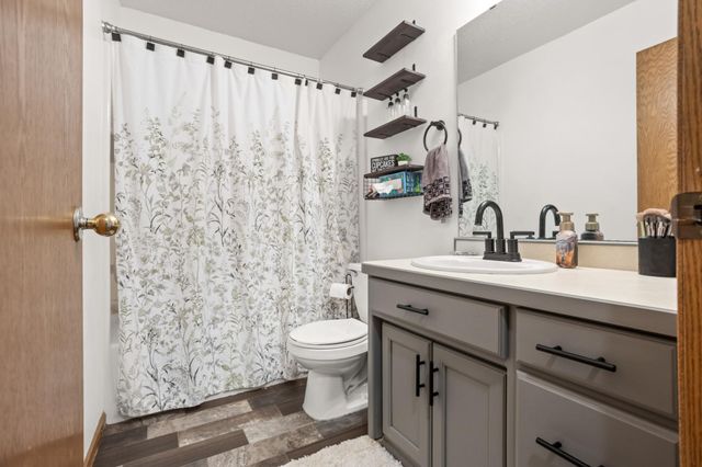 2707 Parkview Drive S, Fargo, ND 58103