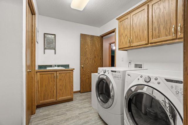 2707 Parkview Drive S, Fargo, ND 58103