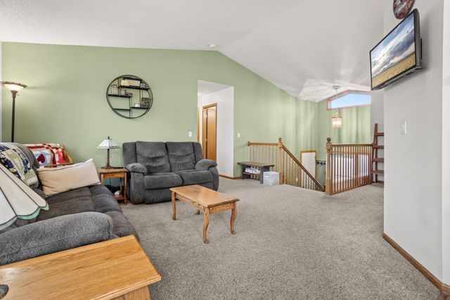 2707 Parkview Drive S, Fargo, ND 58103