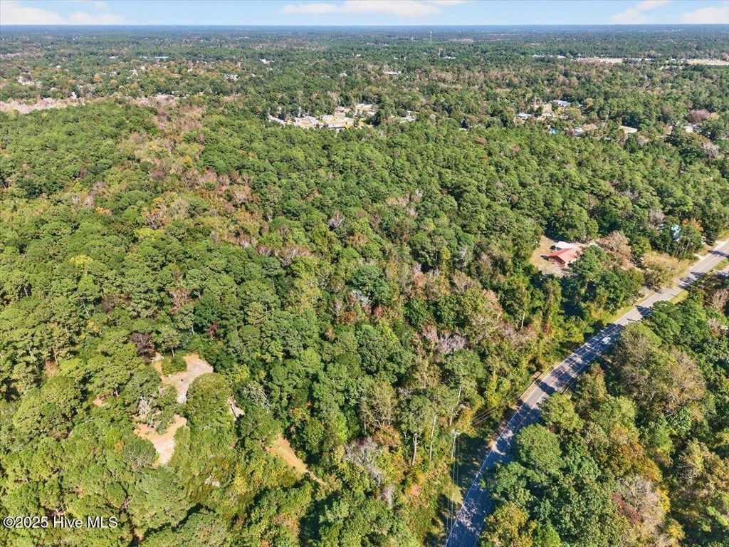 Image 10 of property listing at 2340 Boones Neck Road SW, Supply, NC 28462