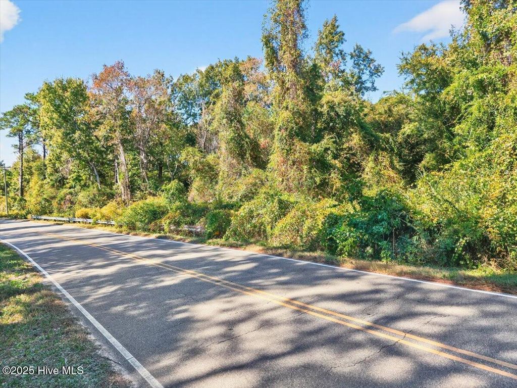 Image 6 of property listing at 2340 Boones Neck Road SW, Supply, NC 28462